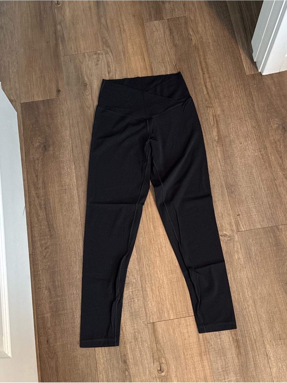 Women’s Black Cross-Waist Leggings